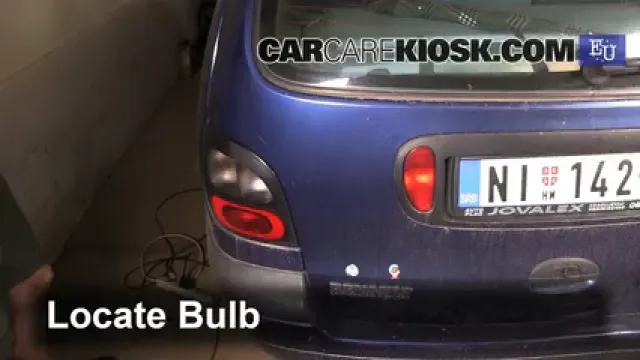 2000 Renault Scenic Megane 1.6L 4 Cyl. Éclairage Feux de marche arrière (remplacer une ampoule)